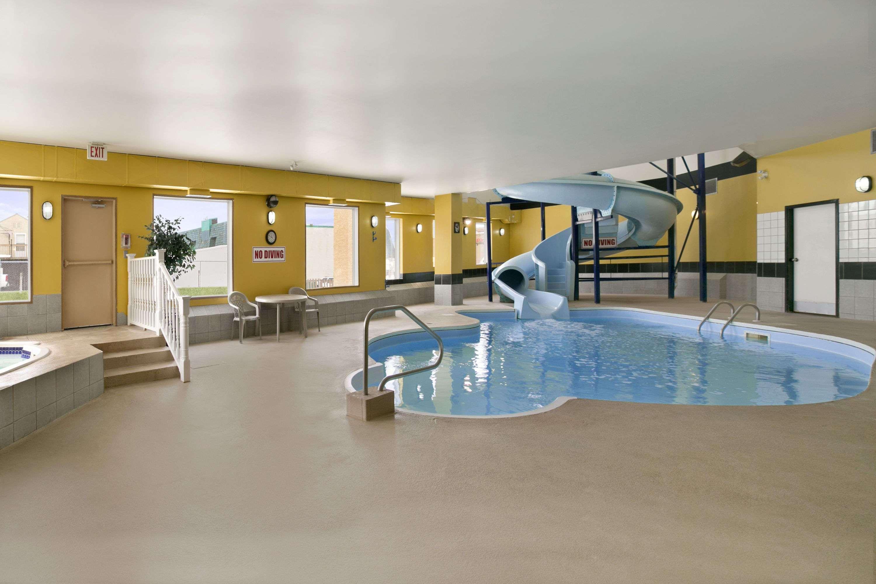 Days Inn By Wyndham Prince Albert Zewnętrze zdjęcie